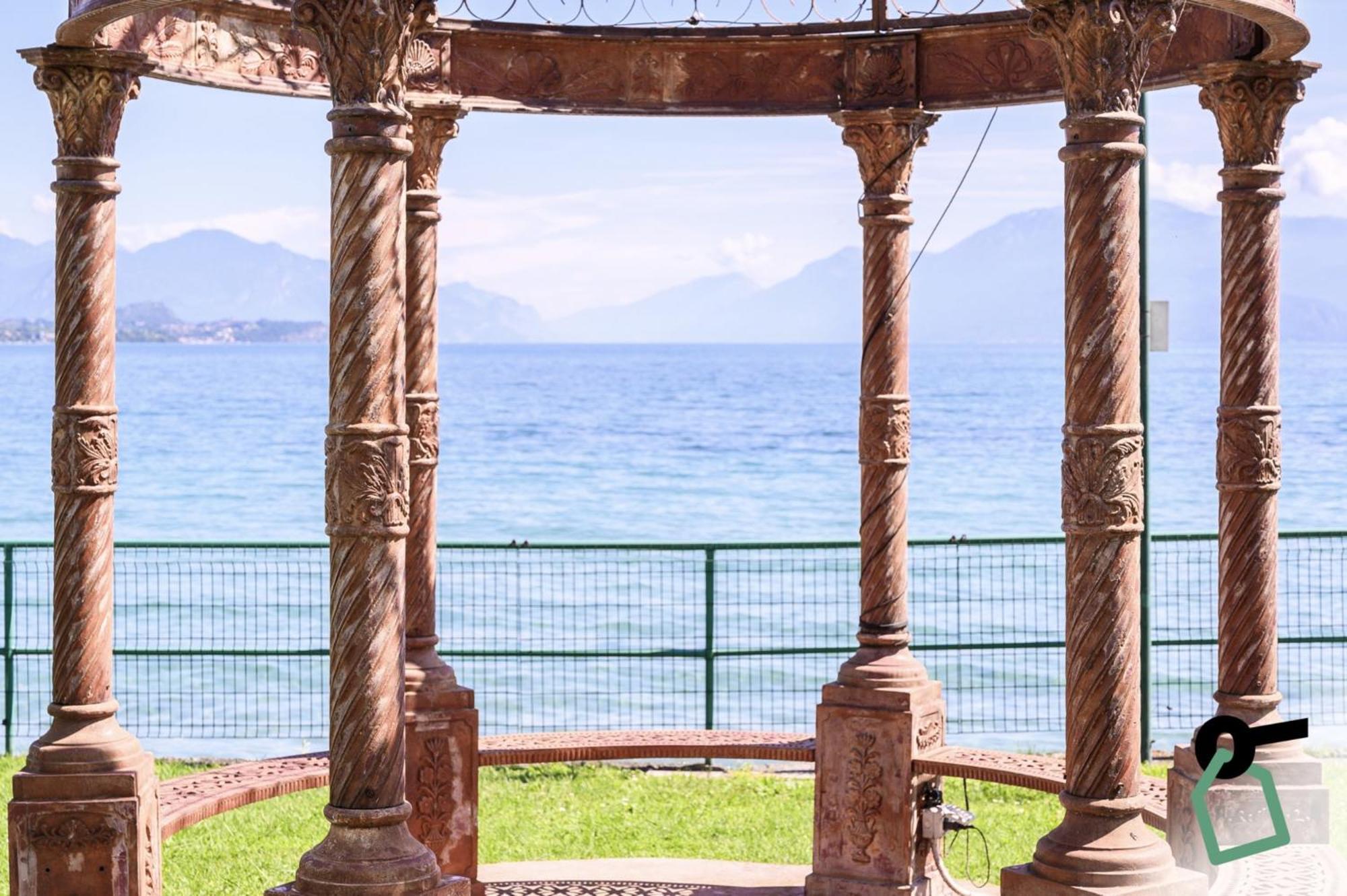 Hotiday Apartment Collection - Desenzano Дезенцано-дель-Гарда Экстерьер фото