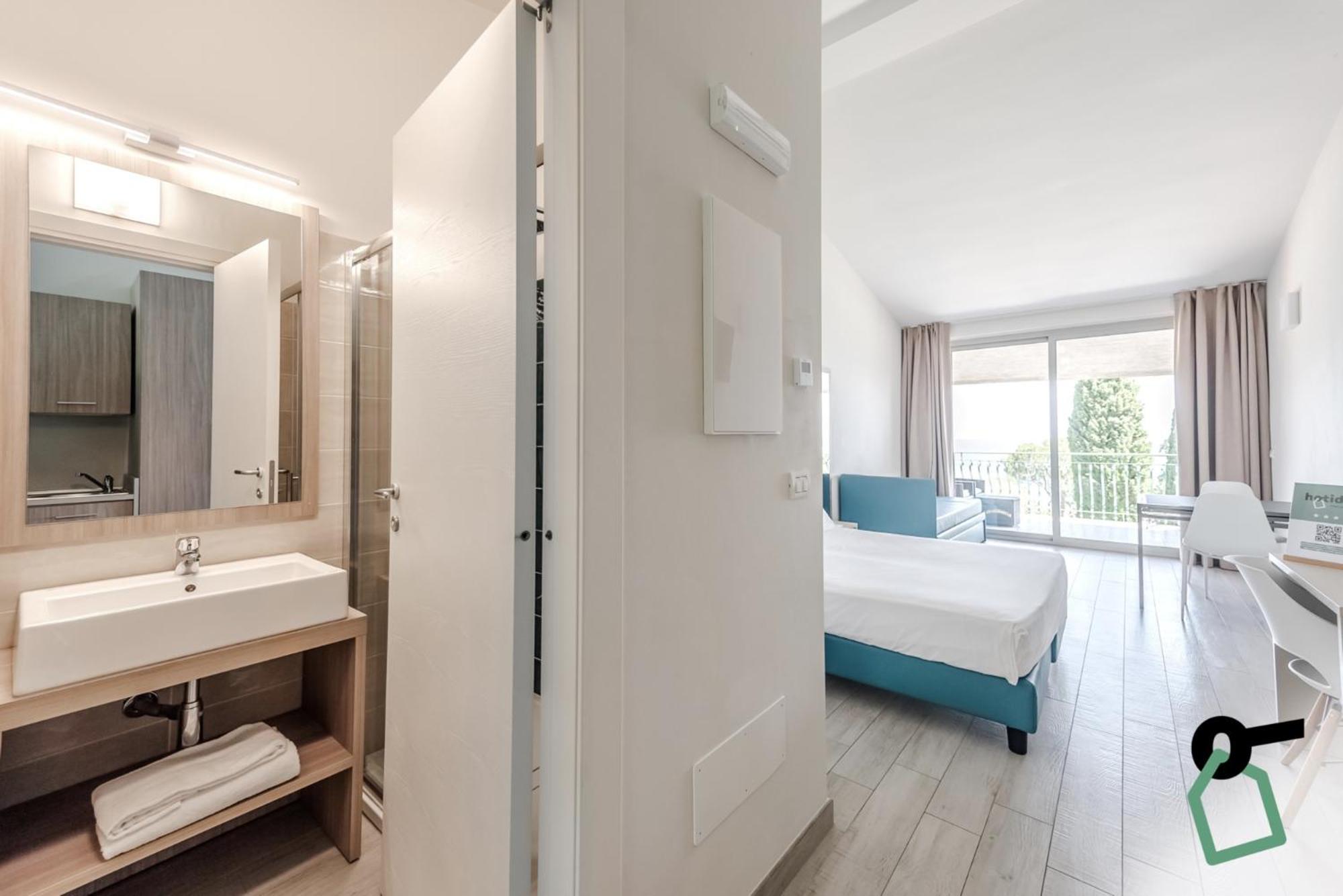 Hotiday Apartment Collection - Desenzano Дезенцано-дель-Гарда Экстерьер фото
