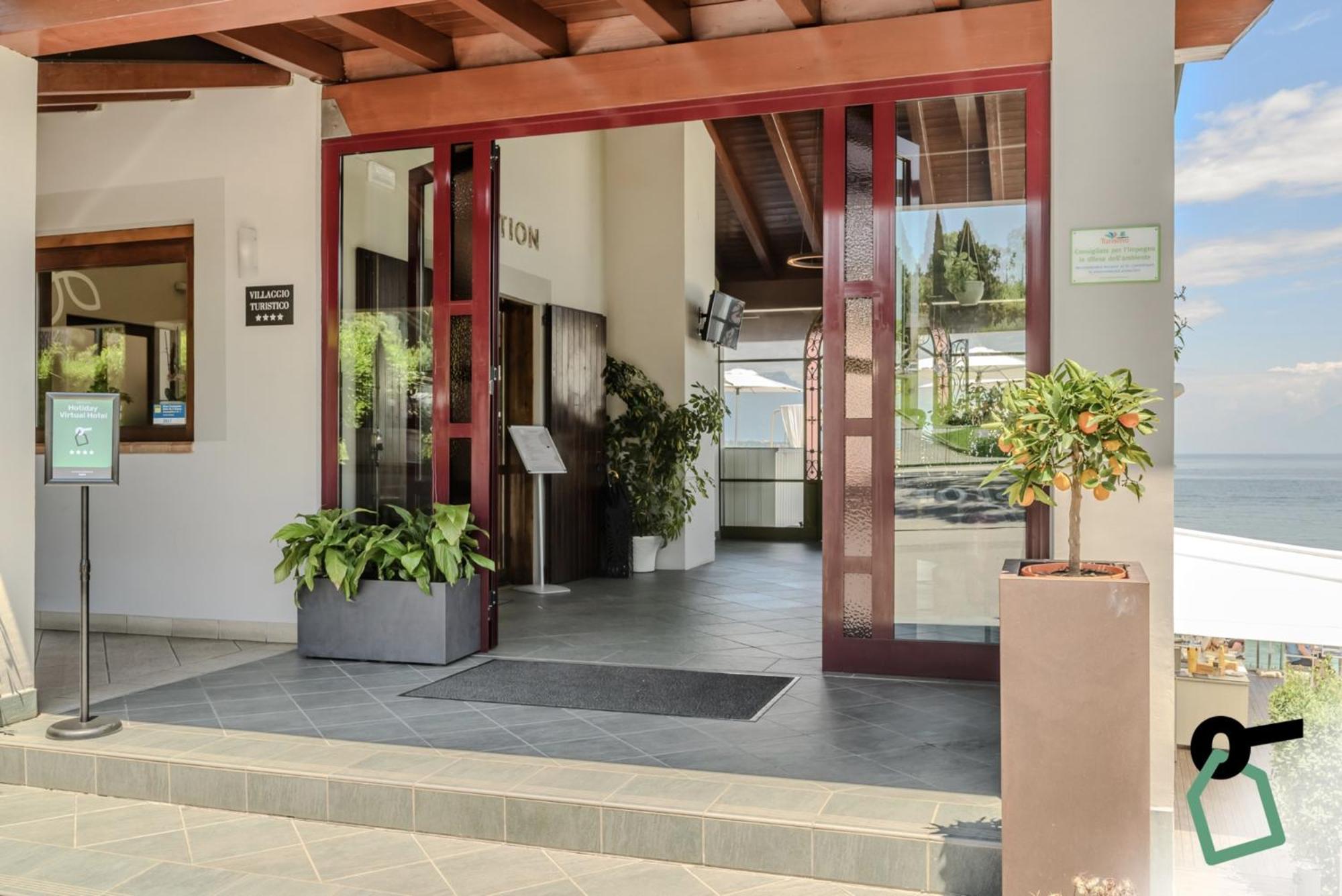 Hotiday Apartment Collection - Desenzano Дезенцано-дель-Гарда Экстерьер фото