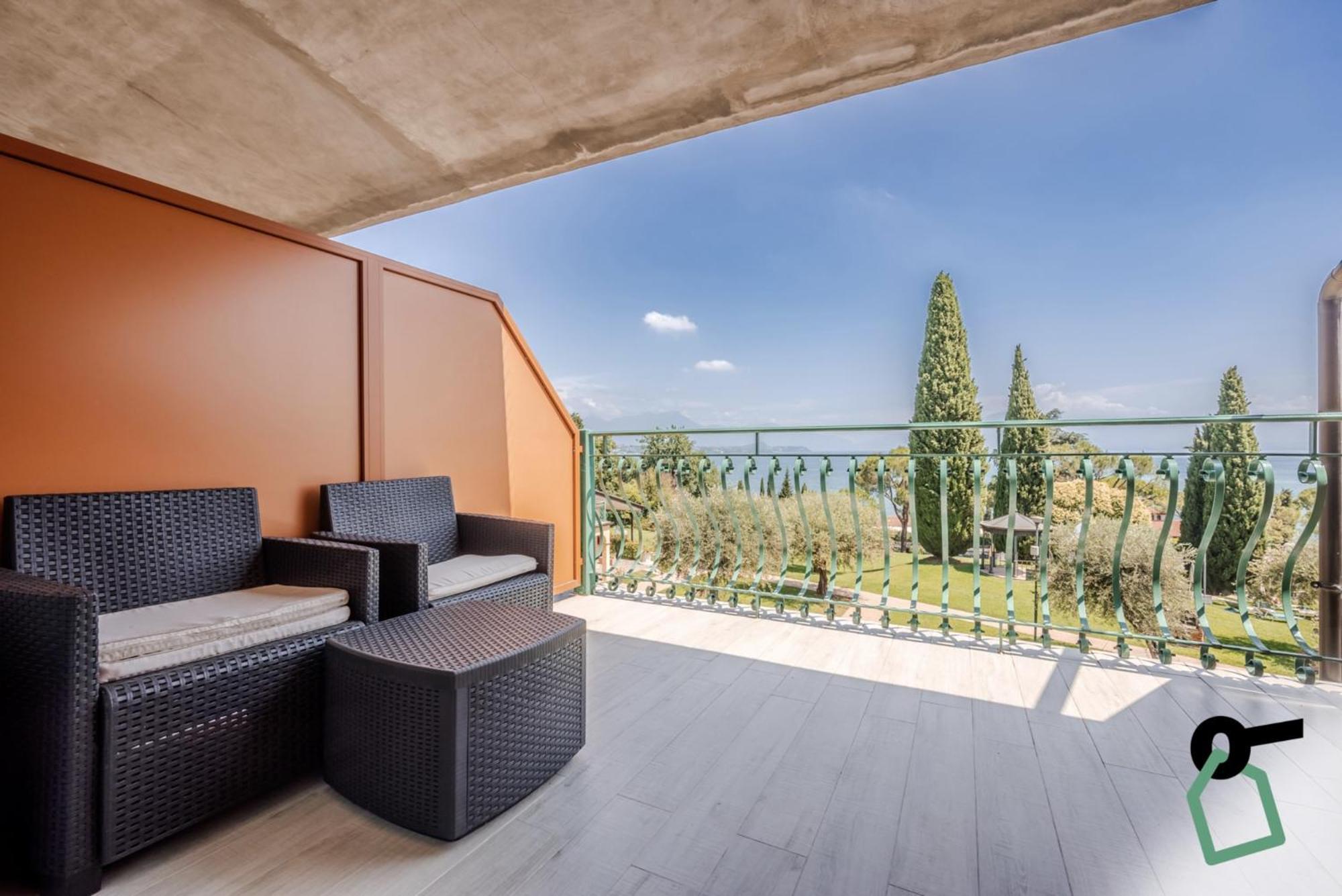 Hotiday Apartment Collection - Desenzano Дезенцано-дель-Гарда Экстерьер фото